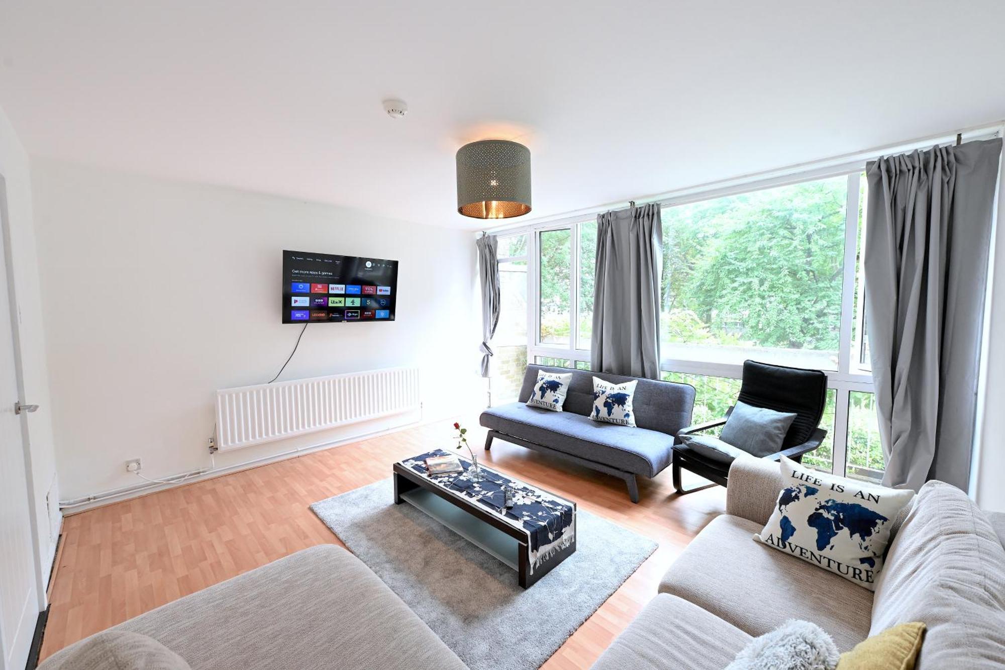 4 Bedroom Patio House Regent'S Park - Parking ロンドン エクステリア 写真