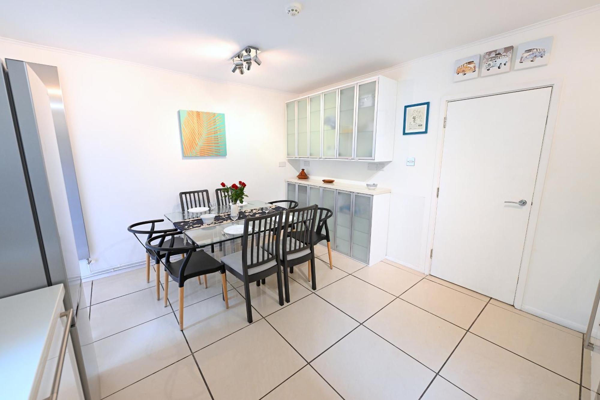 4 Bedroom Patio House Regent'S Park - Parking ロンドン エクステリア 写真