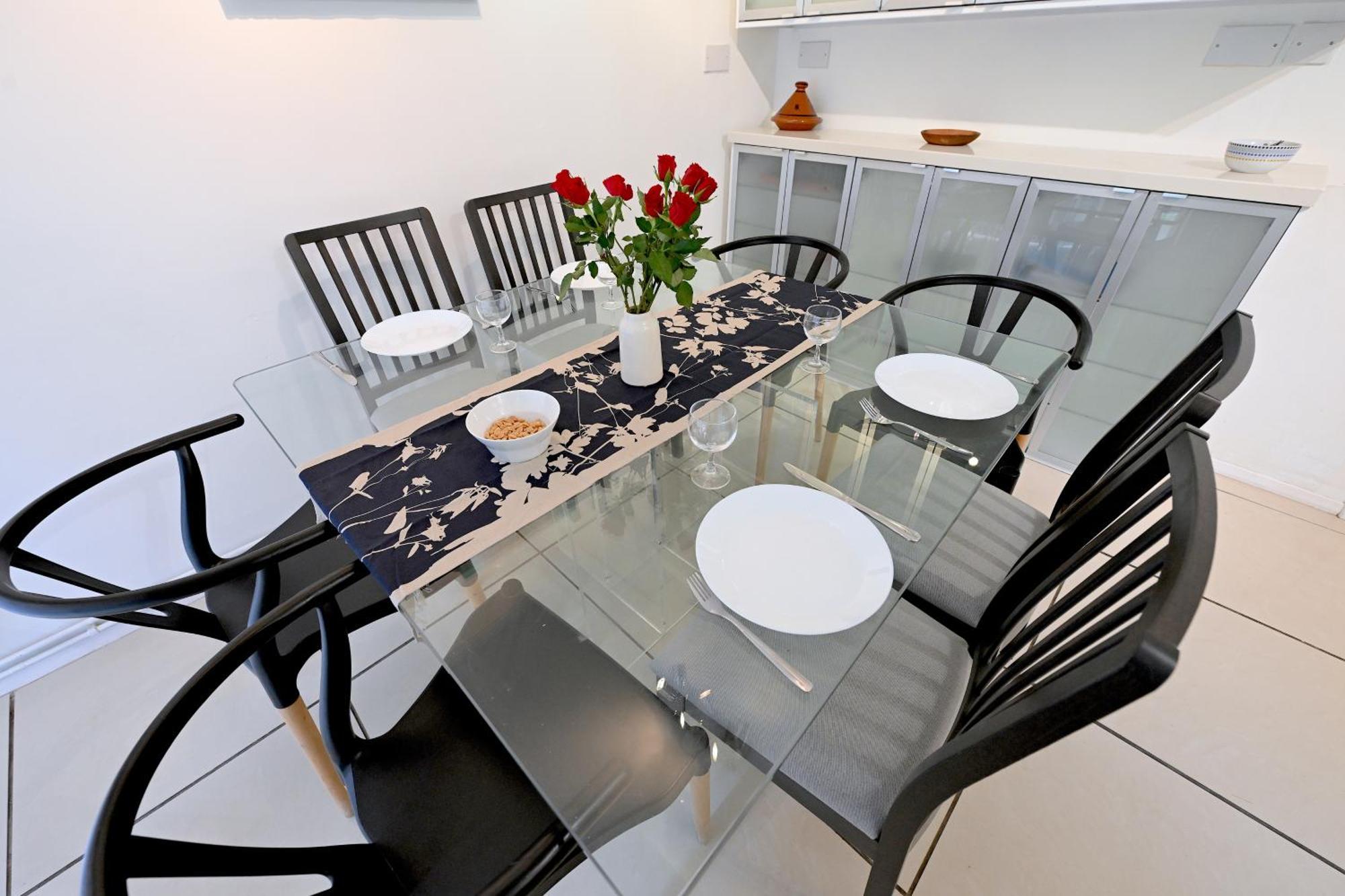 4 Bedroom Patio House Regent'S Park - Parking ロンドン エクステリア 写真
