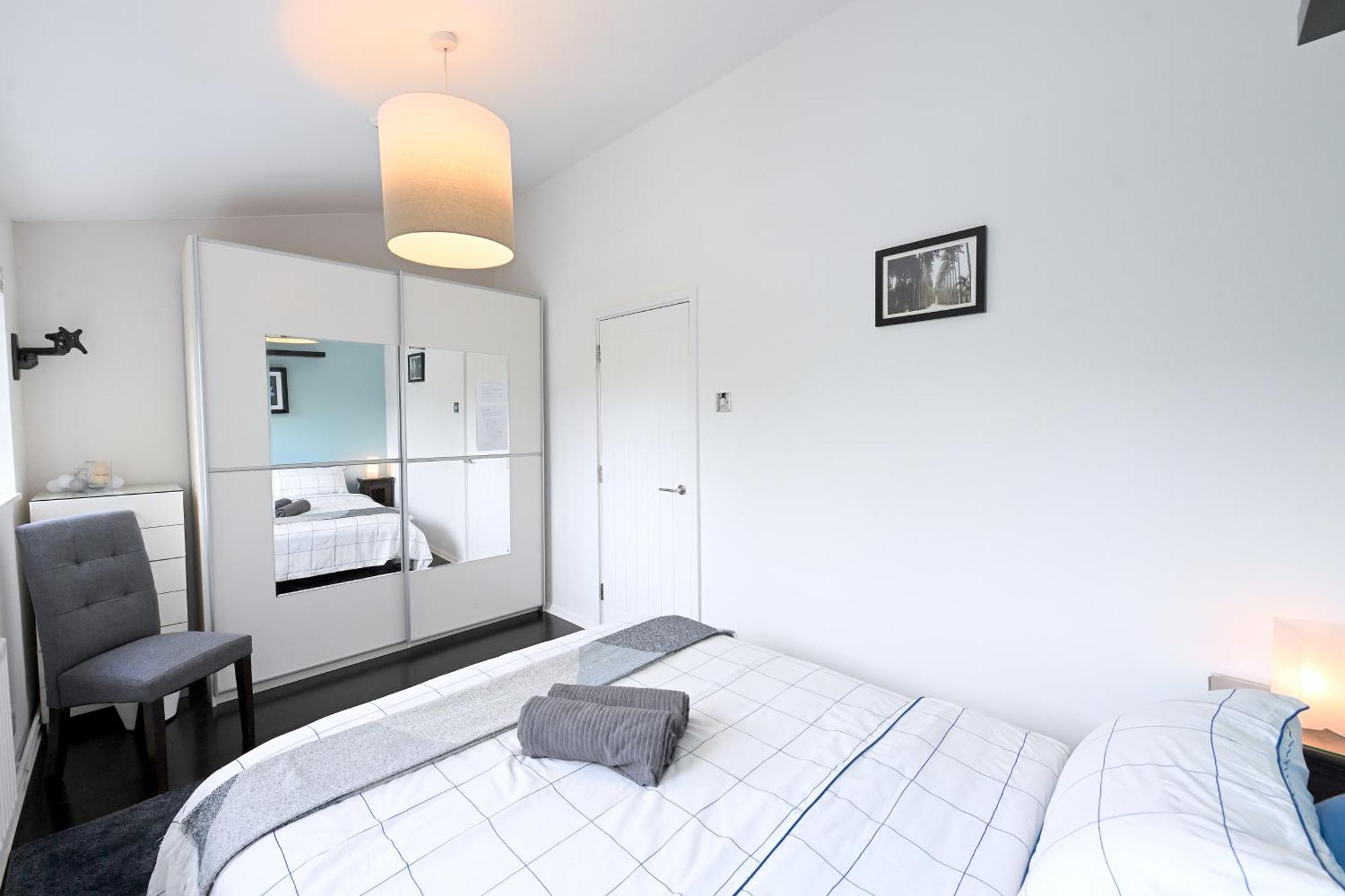 4 Bedroom Patio House Regent'S Park - Parking ロンドン エクステリア 写真