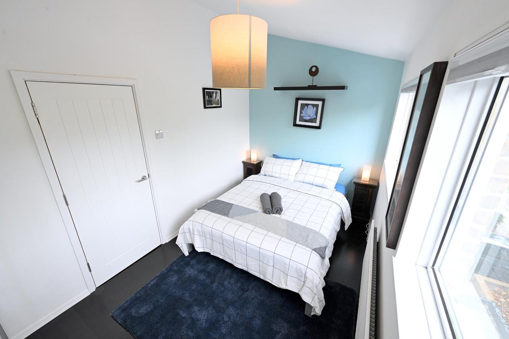 4 Bedroom Patio House Regent'S Park - Parking ロンドン エクステリア 写真