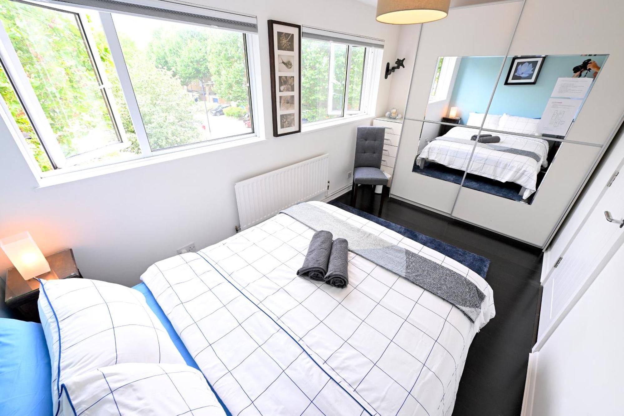 4 Bedroom Patio House Regent'S Park - Parking ロンドン エクステリア 写真