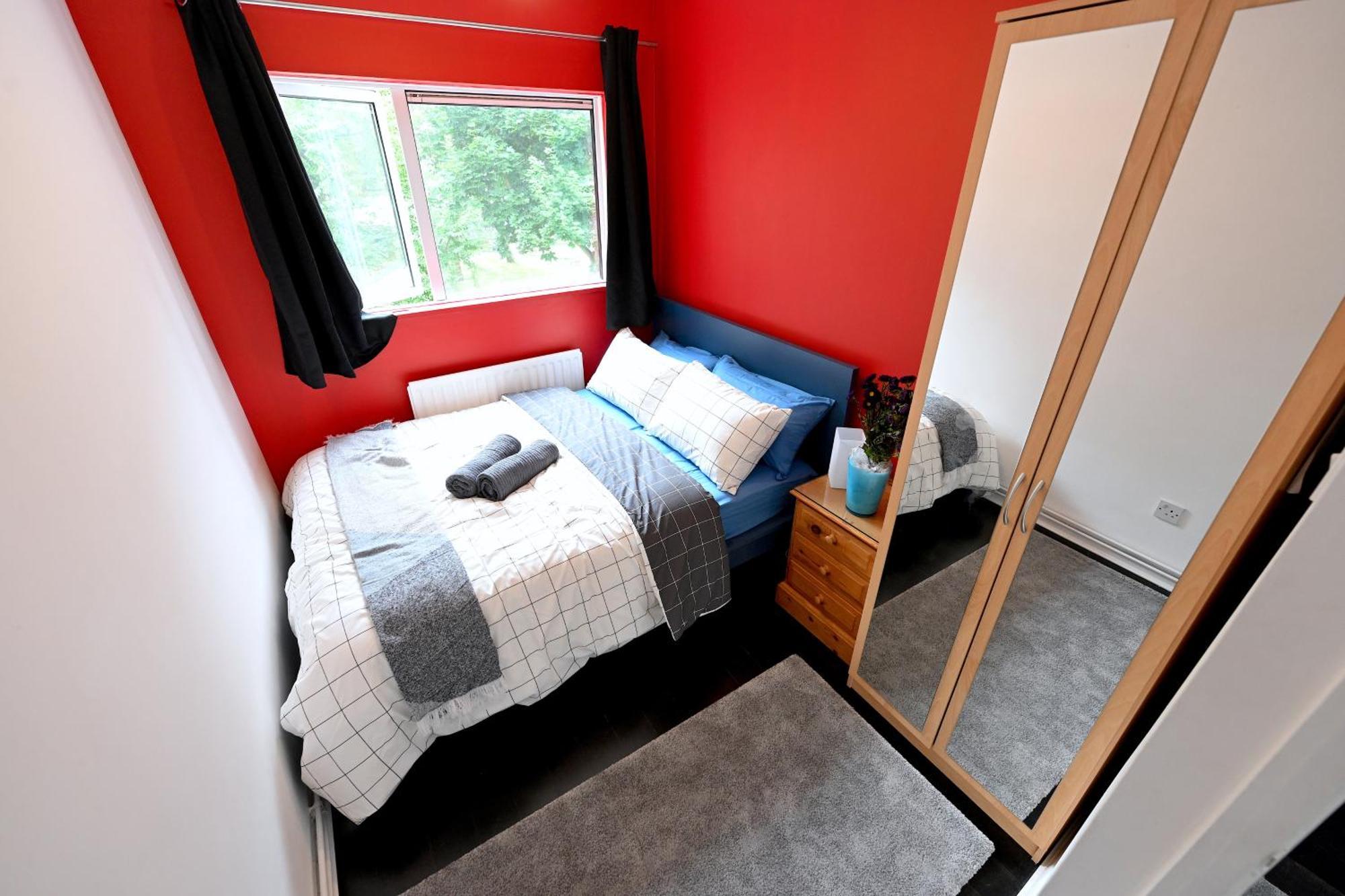 4 Bedroom Patio House Regent'S Park - Parking ロンドン エクステリア 写真