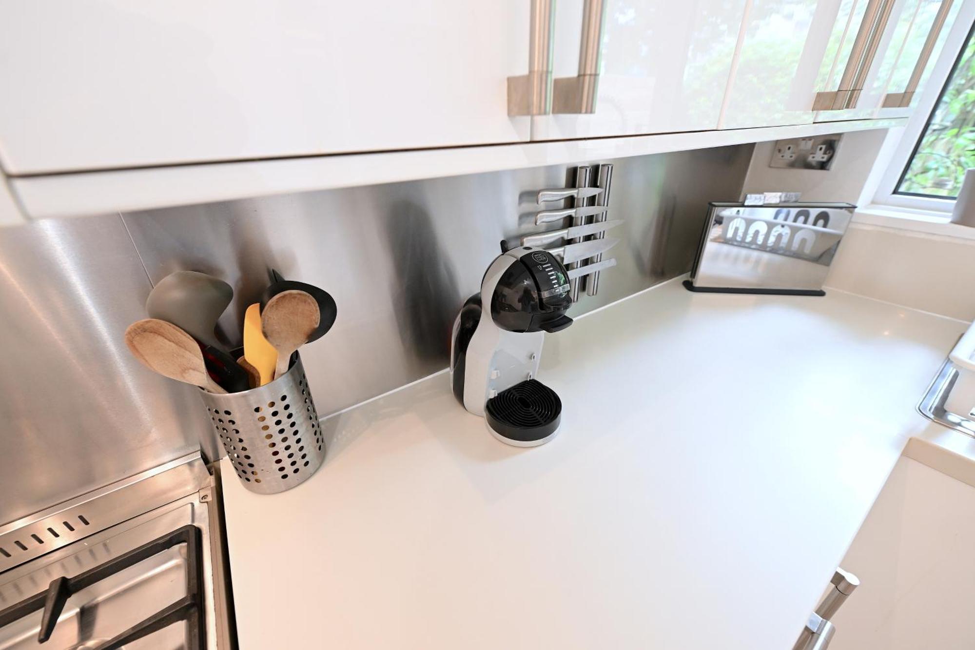 4 Bedroom Patio House Regent'S Park - Parking ロンドン エクステリア 写真